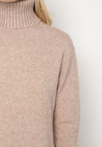 Born2be - Beżowa Dzianinowa Sukienka z Bawełną o Prostym Kroju z Golfem Tesala. Okazja: na spotkanie biznesowe, do pracy. Typ kołnierza: golf. Kolor: beżowy. Materiał: dzianina, bawełna. Wzór: jednolity. Typ sukienki: proste. Styl: klasyczny, biznesowy #4