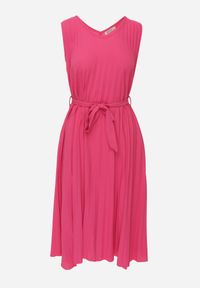 Renee - Fuksjowa Plisowana Sukienka Midi z Plisami na Dole i Paskiem w Talii Wrensilva. Kolor: różowy. Materiał: materiał. Styl: elegancki. Długość: midi #3