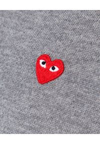 COMME DES GARCONS PLAY - Szary sweter z małym sercem. Typ kołnierza: dekolt w serek. Kolor: szary. Materiał: jeans, bawełna. Styl: klasyczny, elegancki #2