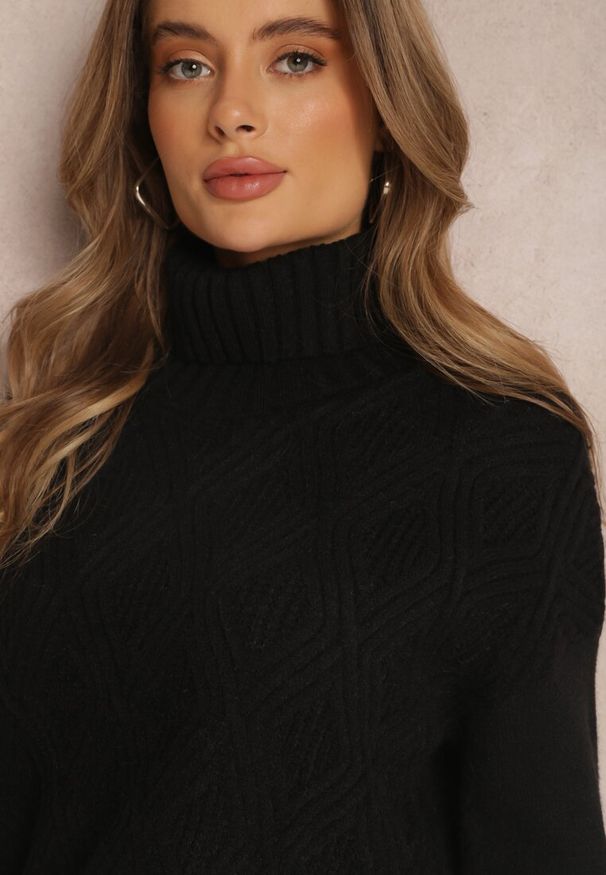 Renee - Czarny Golf Aldeimon. Okazja: na co dzień, na spotkanie biznesowe, do pracy. Typ kołnierza: golf. Kolor: czarny. Materiał: dzianina, jeans. Długość rękawa: długi rękaw. Długość: długie. Styl: biznesowy, elegancki, casual