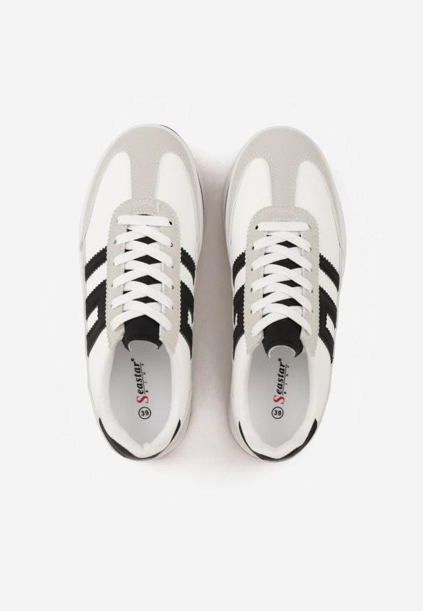 Born2be - Białe Sneakersy na Grubej Podeszwie Ozdobione Geometrycznym Wzorem Asoastis. Okazja: na co dzień, na spacer, do pracy. Kolor: biały. Materiał: prążkowany, dzianina. Wzór: geometria, aplikacja. Sport: turystyka piesza