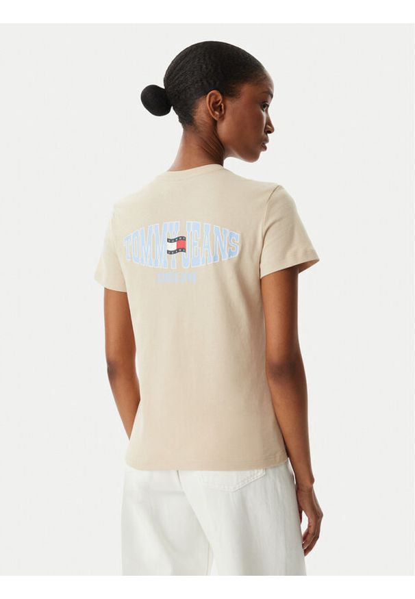 Tommy Jeans T-Shirt Wavy Flag DW0DW22274 Beżowy jasny Regular Fit. Kolor: beżowy. Materiał: bawełna
