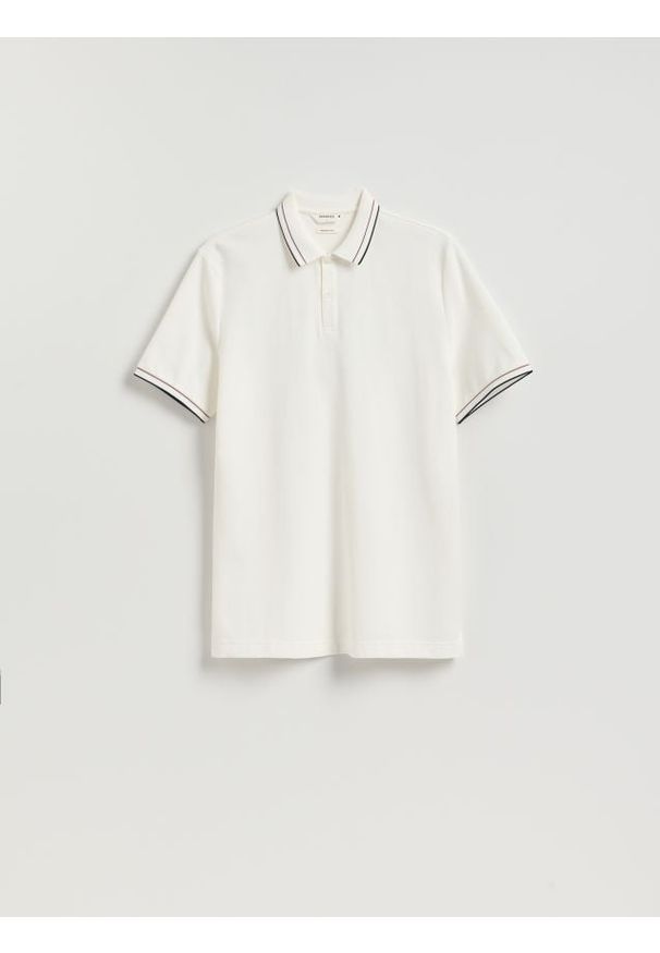 Reserved - Koszulka polo z bawełny merceryzowanej - złamana biel. Typ kołnierza: polo. Materiał: bawełna