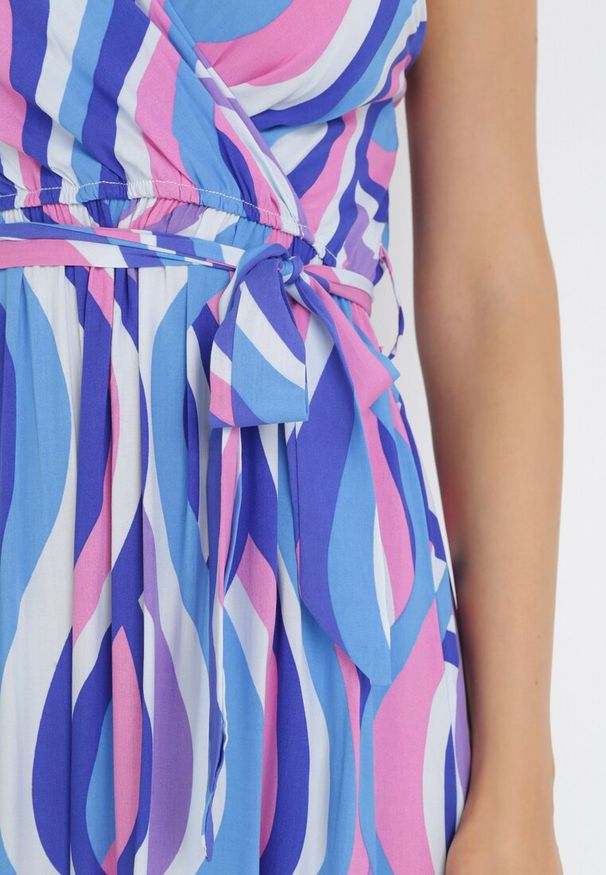 Born2be - Niebieska Wiskozowa Sukienka Maxi na Ramiączkach z Gumką i Paskiem w Talii Annanise. Kolor: niebieski. Materiał: wiskoza. Długość rękawa: na ramiączkach. Typ sukienki: kopertowe. Długość: maxi