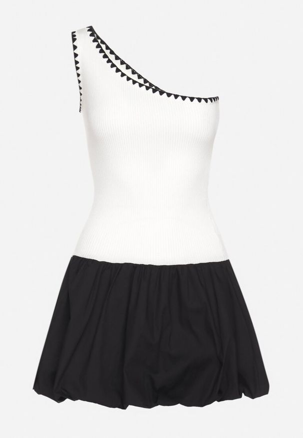 Born2be - Biała Asymetryczna Sukienka o Kroju Bombki z Kontrastującą Lamówką Amoiane. Okazja: na co dzień. Kolor: biały. Materiał: poliester. Typ sukienki: asymetryczne, bombki. Styl: casual, elegancki