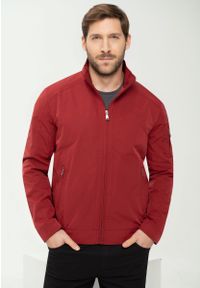 Volcano - Męska, lekka kurtka w sportowym stylu J-WALLIS. Typ kołnierza: kołnierzyk stójkowy. Kolor: czerwony. Materiał: poliester, materiał. Długość: krótkie. Sezon: lato. Styl: sportowy #1