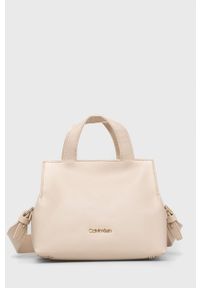 Calvin Klein torebka kolor beżowy. Kolor: beżowy. Materiał: skórzane. Rodzaj torebki: na ramię