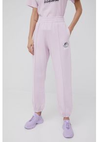 Napapijri spodnie Napapijri X Fiorucci damskie kolor różowy z nadrukiem. Kolor: różowy. Wzór: nadruk #3