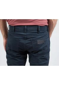 Wrangler - WRANGLER GREENSBORO MĘSKIE SPODNIE MATERIAŁOWE CHINO CHINOSY MARINE NAVY W15QOFB14. Materiał: materiał. Styl: marine #3