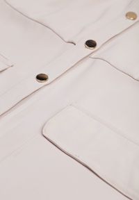 Renee - Beżowa Sukienka Utility o Koszulowym Kroju z Kieszonkami i Paskiem Materiałowym Niobella. Okazja: na spotkanie biznesowe, na co dzień. Kolor: beżowy. Materiał: materiał. Typ sukienki: koszulowe. Styl: elegancki, biznesowy, klasyczny, casual #4