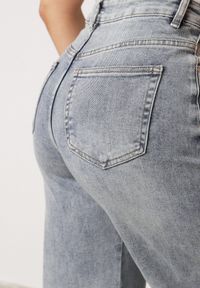 Born2be - Jasnoniebieskie Bawełniane Jeansy o Kroju Barrel Leg z Wysokim Stanem Vimariele. Okazja: na co dzień. Stan: podwyższony. Kolor: niebieski. Styl: casual, klasyczny, boho #5