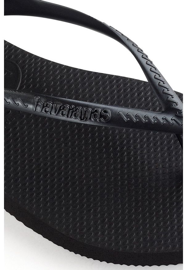 Havaianas - Sandały. Kolor: czarny. Materiał: materiał. Wzór: gładki. Obcas: na obcasie. Wysokość obcasa: niski