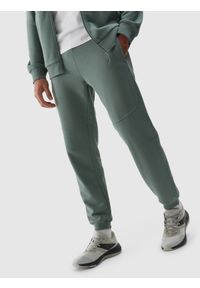 4f - Spodnie dresowe joggery z bawełny organicznej męskie - khaki. Kolor: wielokolorowy, brązowy, oliwkowy. Materiał: dresówka, bawełna. Wzór: gładki, ze splotem