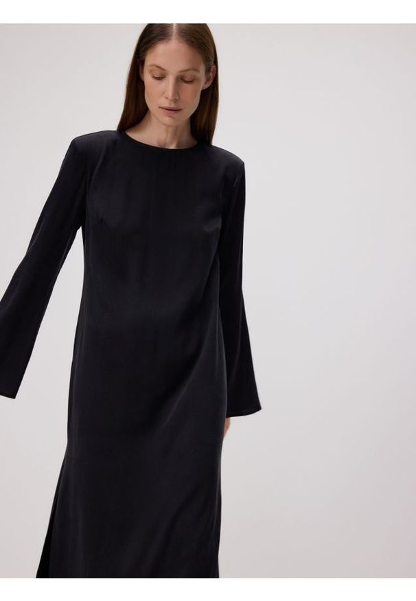 Reserved - Sukienka maxi z rozcięciem - czarny. Kolor: czarny. Materiał: tkanina. Długość: maxi