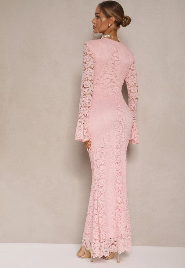 Renee - Ciemnoróżowa Dopasowana Sukienka Zdobiona Koronką z Rozszerzanym Dołem Hannalis. Okazja: na imprezę. Kolor: różowy. Materiał: koronka. Wzór: aplikacja, koronka. Typ sukienki: dopasowane. Styl: elegancki