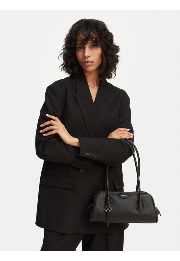 Calvin Klein Torebka Quilted Nylon Ew Satchel LV04F3743G Czarny. Kolor: czarny. Materiał: skórzane