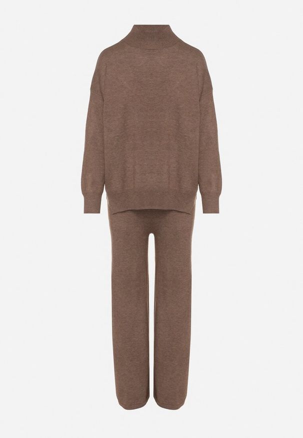 Born2be - Ciemnobeżowy Klasyczny Dzianinowy Komplet z Wiskozą Szerokie Spodnie i Sweter Półgolf Reillena. Kolor: beżowy. Materiał: wiskoza, dzianina