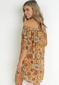 Born2be - Brązowa Sukienka Mini z Hiszpańskim Dekoltem i Ozdobnym Wiązaniem Yarelina. Okazja: na co dzień. Kolor: brązowy. Materiał: tkanina. Długość rękawa: krótki rękaw. Sezon: wiosna, lato. Typ sukienki: proste. Styl: casual. Długość: mini #2