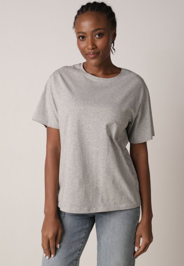 Born2be - Szary T-shirt z Bawełny Typu Oversize Nedika. Okazja: na co dzień. Kolor: szary. Materiał: bawełna. Styl: casual, klasyczny