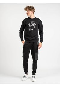 Les Hommes Bluza | LLH411-758P | Round Neck Sweater | Mężczyzna | Czarny. Okazja: na co dzień. Kolor: czarny. Materiał: bawełna. Wzór: nadruk. Styl: casual #4