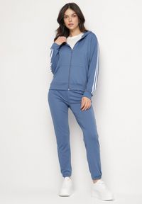 Born2be - Niebieski Komplet Dresowy Spodnie i Rozpinana Bluza z Kapturem Odovisa. Kolor: niebieski. Materiał: dresówka. Sport: turystyka piesza