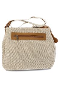 Torebka damska Rieker, z tekstylnego materiału o wyraźnej plecionej strukturze z regulowanym paskiem na ramię ozdobną zawieszką praktyczną kieszenią. Kolor: beżowy. Sezon: wiosna, lato. Styl: casual, elegancki. Rodzaj torebki: na ramię #3