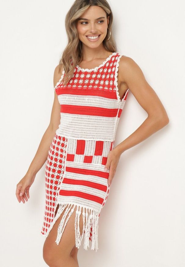 Born2be - Biało-Czerwona Dopasowana Sukienka z Bawełny o Ażurowym Wykończeniu bez Rękawów Balmalia. Okazja: na imprezę, na co dzień. Kolor: biały. Materiał: bawełna. Długość rękawa: bez rękawów. Wzór: ażurowy. Typ sukienki: dopasowane, proste. Styl: wizytowy, casual, wakacyjny, elegancki