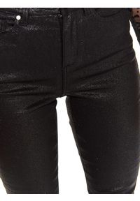 TOP SECRET - Spodnie skinny z błyskiem. Okazja: do pracy, na co dzień. Stan: podwyższony. Kolor: czarny. Materiał: jeans. Sezon: zima. Styl: casual #2