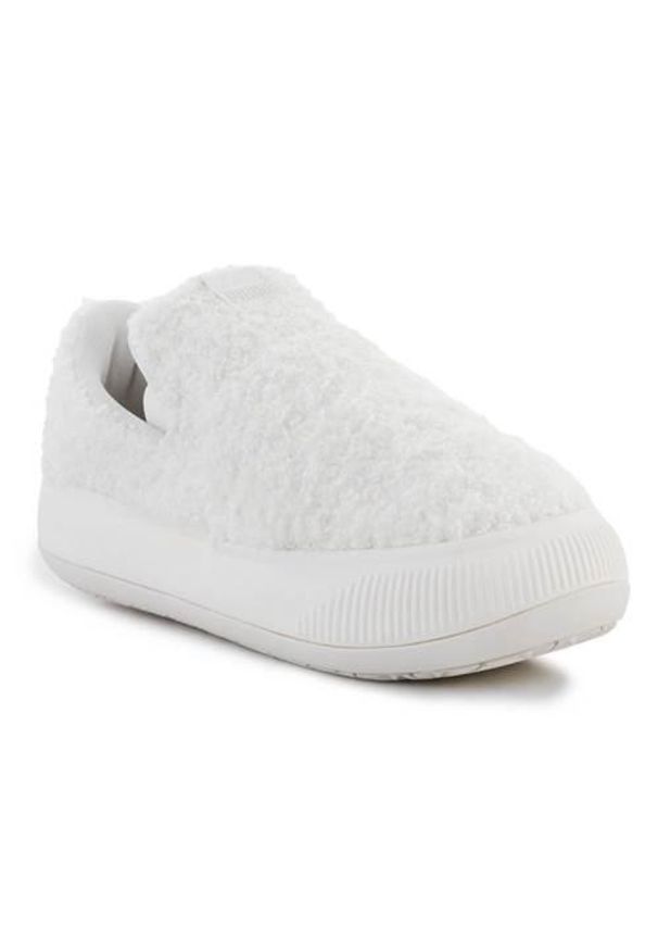 Buty do chodzenia damskie Puma Suede Mayu Slip-on Teddy W. Zapięcie: bez zapięcia. Kolor: biały, wielokolorowy. Materiał: materiał, syntetyk, tkanina. Szerokość cholewki: normalna. Model: Puma Suede. Sport: turystyka piesza
