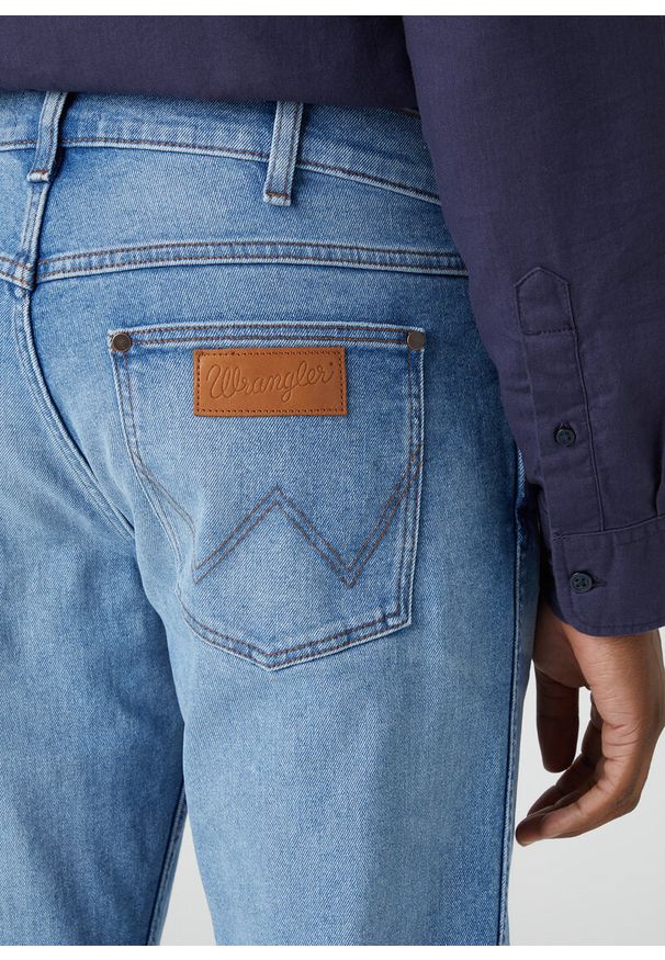 Wrangler - WRANGLER MĘSKIE SPODNIE JEANSOWE WRANGLER GREENSBORO COOL TWIST W15QYLZ70 112330710. Okazja: na co dzień. Sezon: lato. Styl: klasyczny, casual