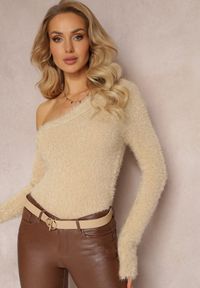 Renee - Jasnobeżowy Sweter na Jedno Ramię Pholy. Okazja: na co dzień. Kolor: beżowy. Długość rękawa: długi rękaw. Długość: długie. Styl: elegancki, casual #3