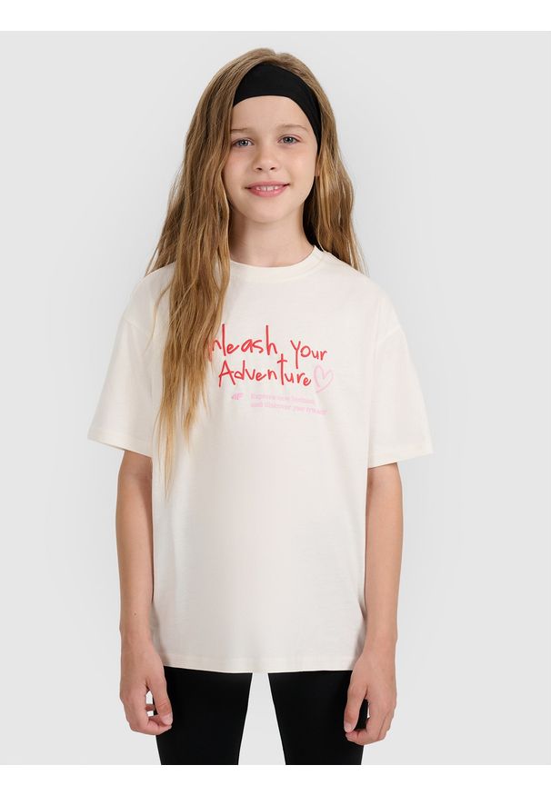 4f - 4F T-shirt regular z nadrukiem dziewczęcy - biały 122 (6-7 lat). Okazja: na co dzień. Kolor: biały. Materiał: bawełna, materiał, jersey. Długość rękawa: krótki rękaw. Długość: krótkie. Wzór: nadruk. Sezon: lato. Styl: młodzieżowy, klasyczny, casual, sportowy