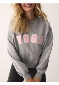 Reserved - Bawełniana bluza z napisem - jasnoszary. Kolor: szary. Materiał: bawełna. Wzór: napisy #1