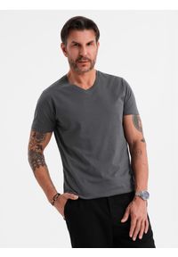 Ombre Clothing - Męska klasyczna bawełniana koszulka z dekoltem w serek BASIC – grafitowa V3 OM-TSBS-0237 - XXL. Typ kołnierza: dekolt w serek. Kolor: szary. Materiał: bawełna. Styl: klasyczny