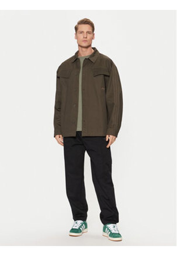Adidas - adidas Koszula Premium Essentials Workwear JD3343 Khaki Loose Fit. Kolor: brązowy. Materiał: bawełna