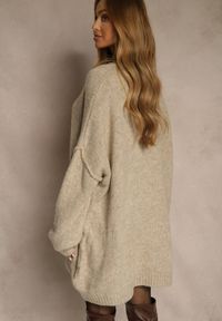 Renee - Beżowy Sweter Oversize z Wełną i Wiskozą Fedolina. Okazja: na co dzień. Kolor: beżowy. Materiał: wełna, wiskoza. Styl: casual #3