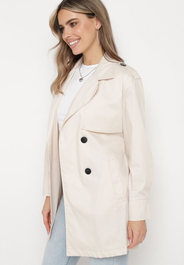 Born2be - Beżowy Płaszcz Trencz z Wiązanym Paskiem Zelamoon. Okazja: na co dzień. Kolor: beżowy. Styl: casual, klasyczny