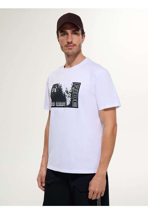 4f - 4F T-shirt relaxed z nadrukiem męski - biały S. Okazja: na co dzień. Kolor: biały. Materiał: jeans, materiał, bawełna, dresówka, dzianina. Wzór: nadruk. Styl: casual, klasyczny