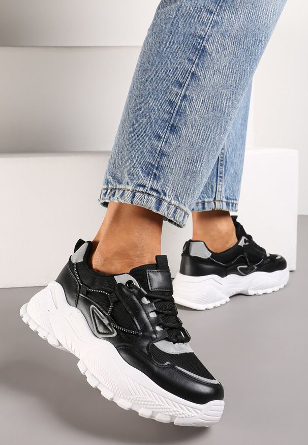 Born2be - Czarno-Szare Sneakersy z Dekoracyjną Sznurówką Wokół Cholewki Nebissa. Kolor: czarny. Szerokość cholewki: normalna
