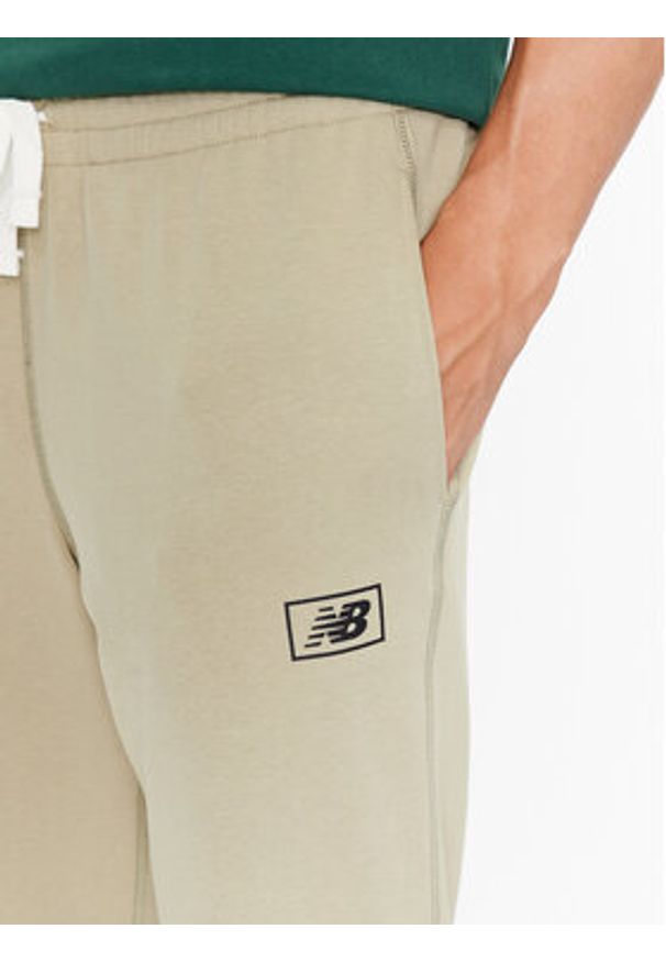 New Balance Spodnie dresowe NB Essentials Sweatpant MP33509 Zielony Regular Fit. Kolor: zielony. Materiał: bawełna