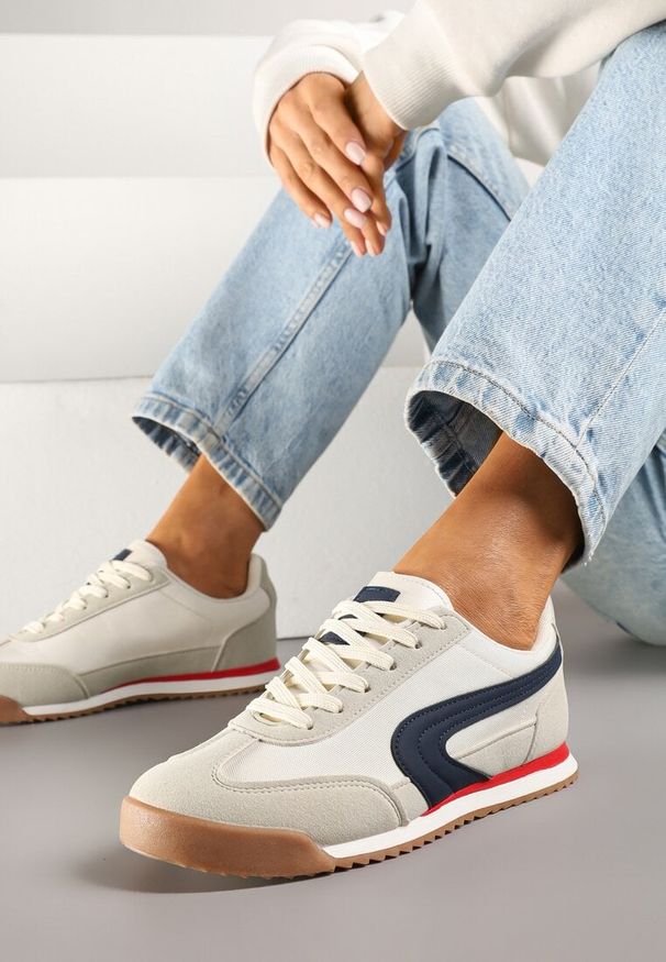 Renee - Beżowe Basicowe Sneakersy Ellimira. Okazja: na co dzień. Kolor: beżowy. Materiał: jeans