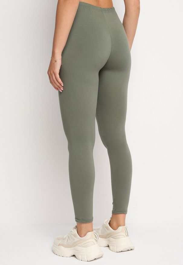 Born2be - Ciemnozielone Legginsy z Gumką w Pasie z Regularnym Stanem Timalanie. Kolor: zielony. Materiał: dzianina