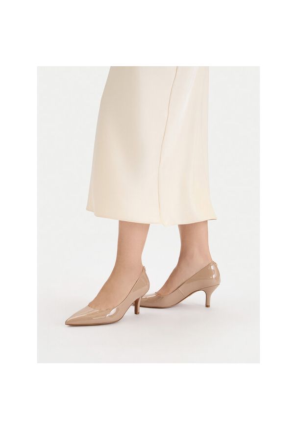 Czółenka Nine West. Kolor: beżowy