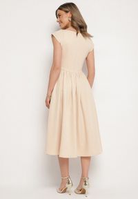 Born2be - Beżowa Rozkloszowana Sukienka Vices z Dekoltem Typu Łódka Milasena. Okazja: na co dzień. Kolor: beżowy. Materiał: jeans. Wzór: aplikacja. Typ sukienki: rozkloszowane. Styl: casual #6