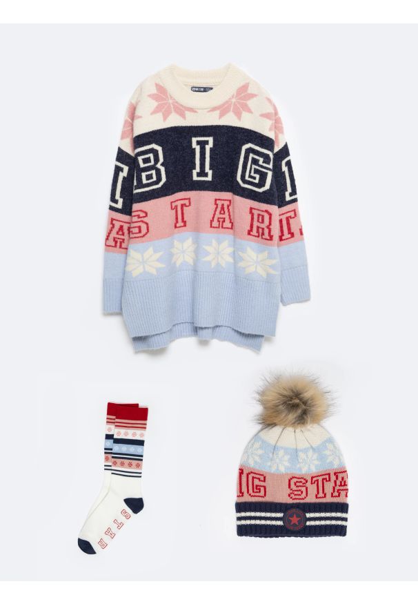 Big-Star - Sweter damski zimowy z logo BIG STAR Apresa 000. Okazja: na imprezę, na spacer. Kolor: wielokolorowy. Materiał: jeans, materiał, tkanina. Długość rękawa: długi rękaw. Długość: długie. Wzór: kolorowy. Sezon: zima. Styl: wizytowy