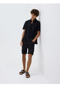 Reserved - Jeansowe szorty slim fit - szary. Kolor: szary. Materiał: jeans