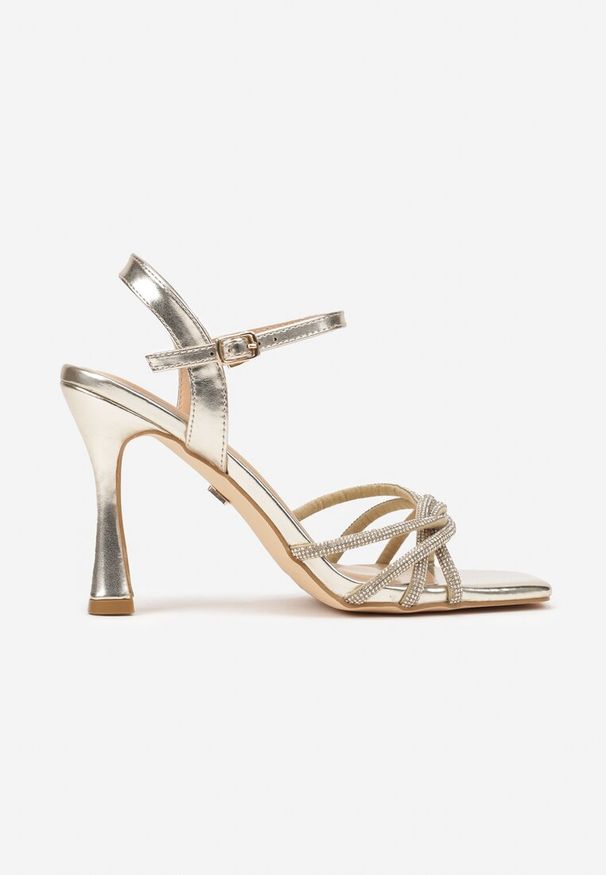 Born2be - Złote Sandały Vices na Szpilce Ozdobione Cyrkoniami Lirazellea. Zapięcie: sprzączka. Kolor: złoty. Wzór: aplikacja. Obcas: na szpilce. Wysokość obcasa: średni