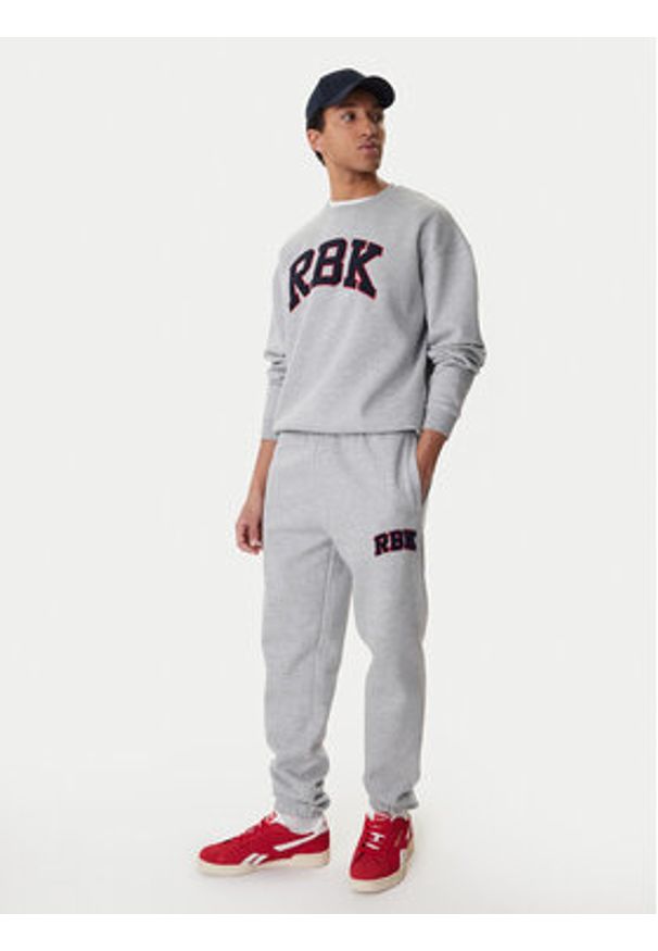 Reebok Spodnie dresowe Bermingham RK25555CCM Szary Relaxed Fit. Kolor: szary. Materiał: syntetyk