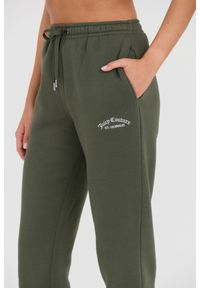 Juicy Couture - JUICY COUTURE Zielone spodnie dresowe Recycled Wendy Jogger. Kolor: zielony. Materiał: dresówka