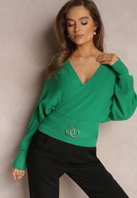 Renee - Zielony Kopertowy Sweter z Wycięciem na Plecach i Klamerką Vophe. Typ kołnierza: kokarda. Kolor: zielony. Materiał: prążkowany, dzianina #5